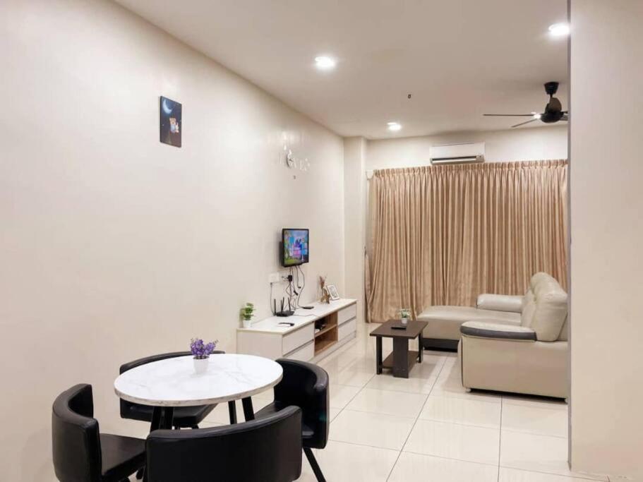 Cozyhouse 4Room 3Bath Room 10Pax'''Simpangampattasek Simpang Ampat  Eksteriør bilde