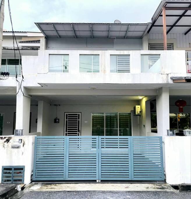 Cozyhouse 4Room 3Bath Room 10Pax'''Simpangampattasek Simpang Ampat  Eksteriør bilde